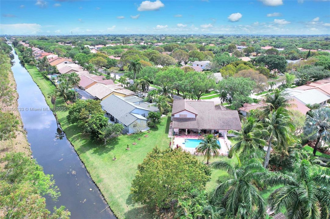 For Sale: $1,100,000 (5 beds, 3 baths, 2950 Square Feet)