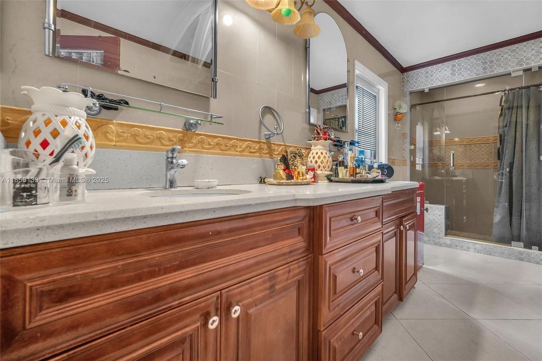 For Sale: $1,100,000 (5 beds, 3 baths, 2950 Square Feet)