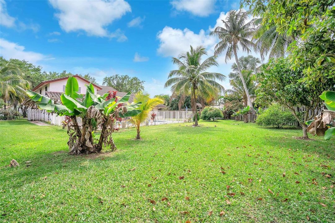 For Sale: $1,100,000 (5 beds, 3 baths, 2950 Square Feet)