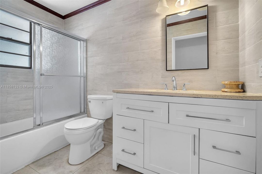 For Sale: $1,100,000 (5 beds, 3 baths, 2950 Square Feet)