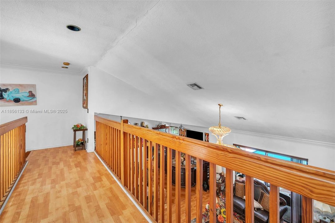 For Sale: $1,100,000 (5 beds, 3 baths, 2950 Square Feet)