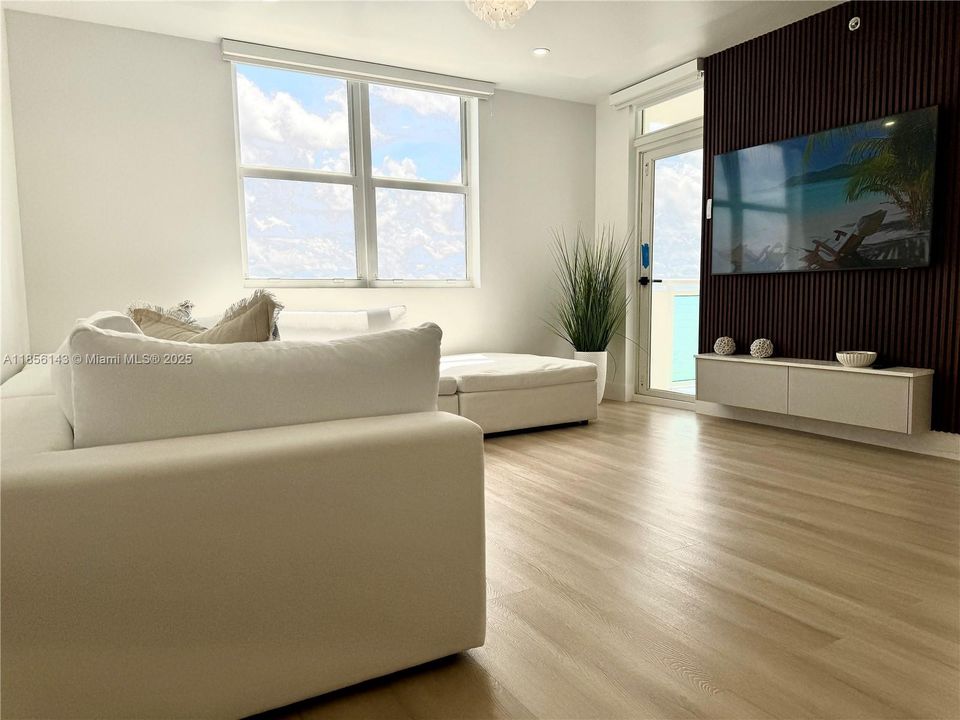 Recently Rented: $4,900 (2 beds, 2 baths, 1208 Square Feet)