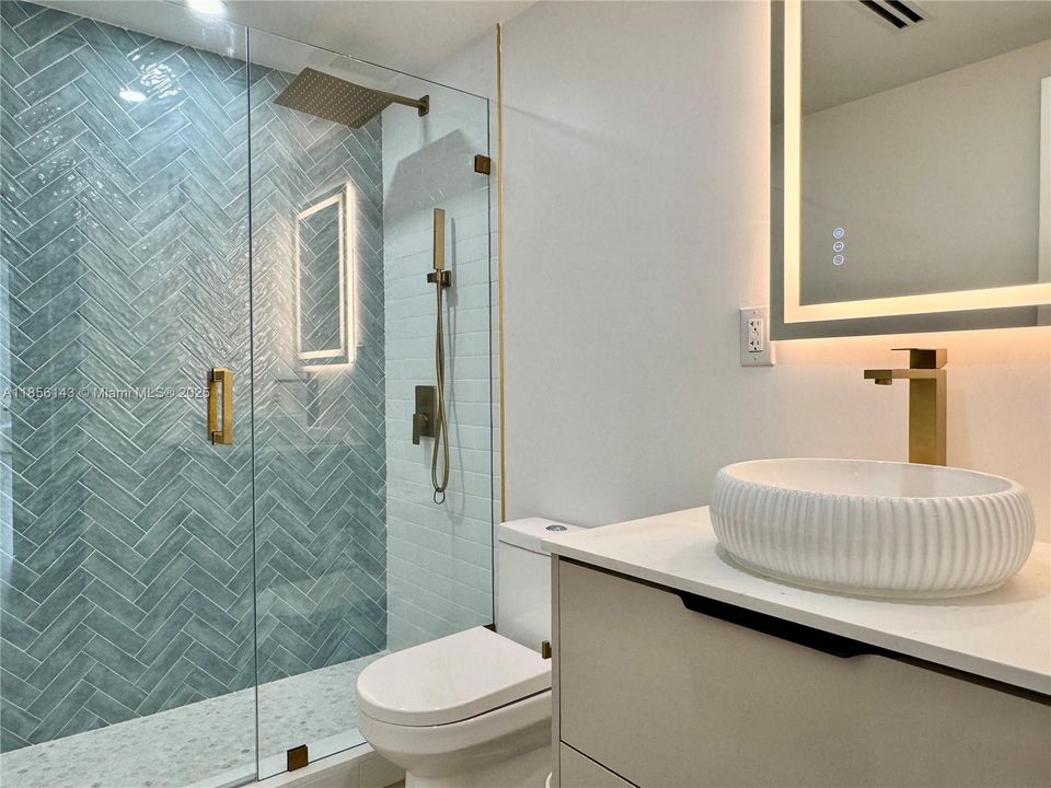 Recently Rented: $4,900 (2 beds, 2 baths, 1208 Square Feet)