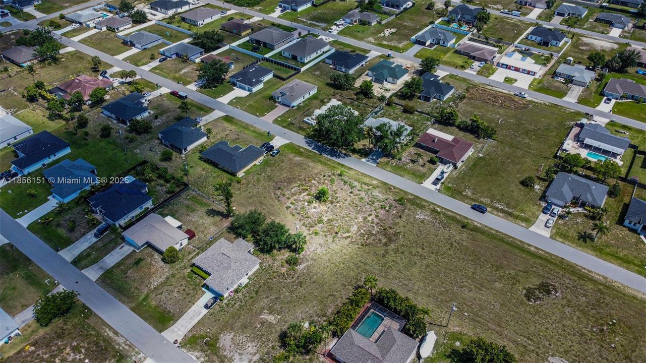 На продажу: $65,900 (0.23 acres)