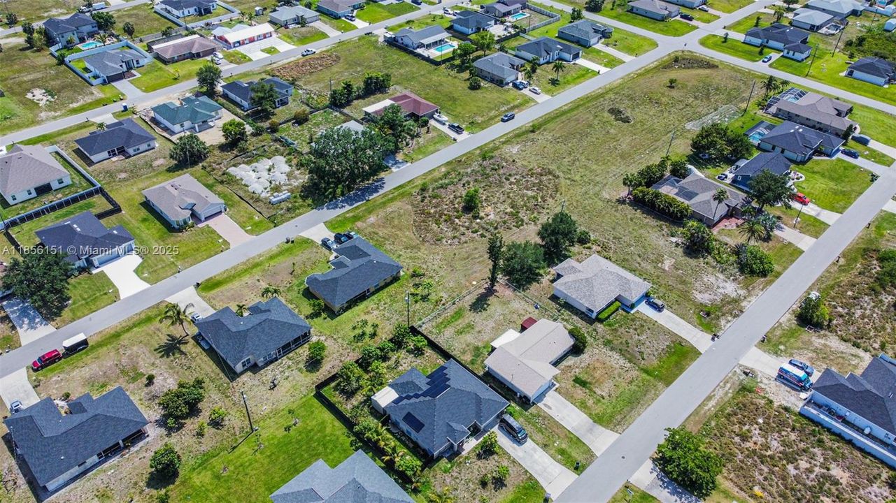 На продажу: $65,900 (0.23 acres)