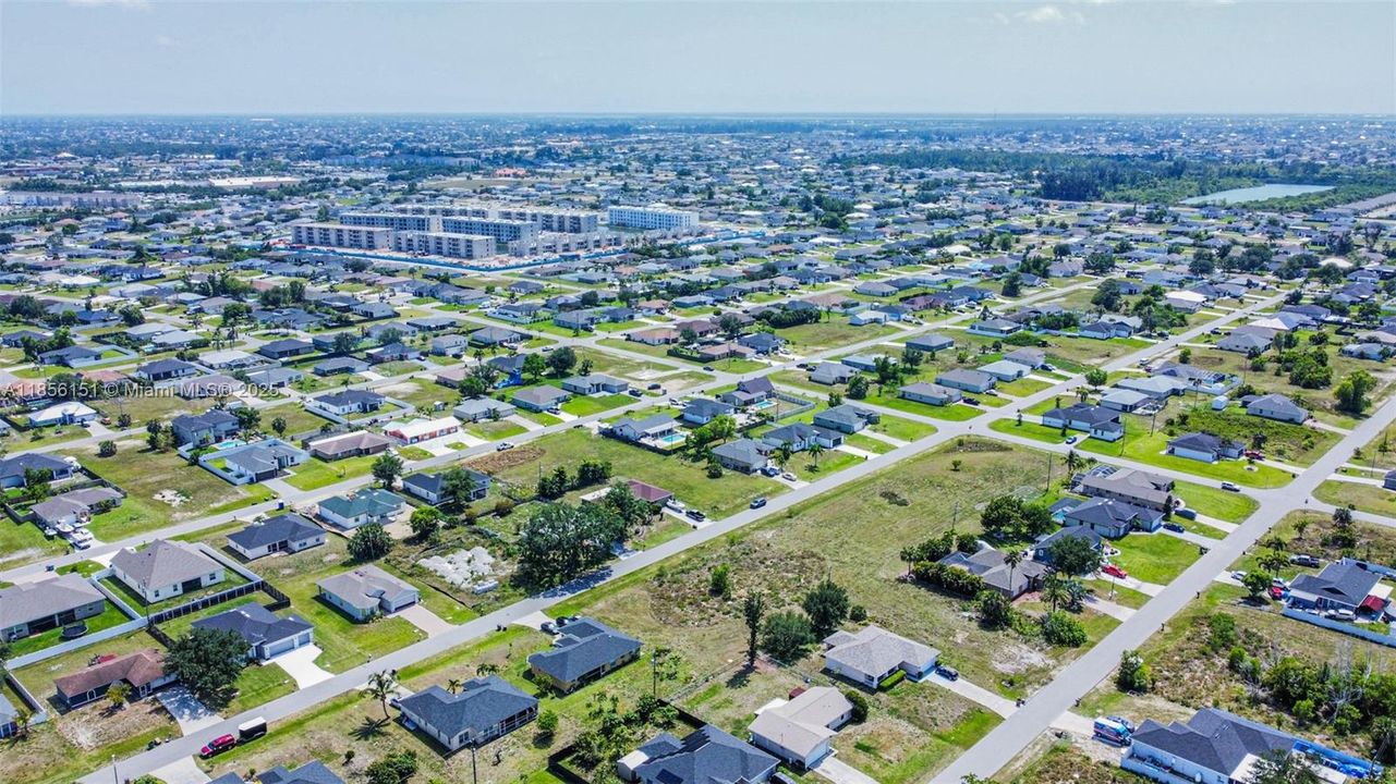 На продажу: $65,900 (0.23 acres)