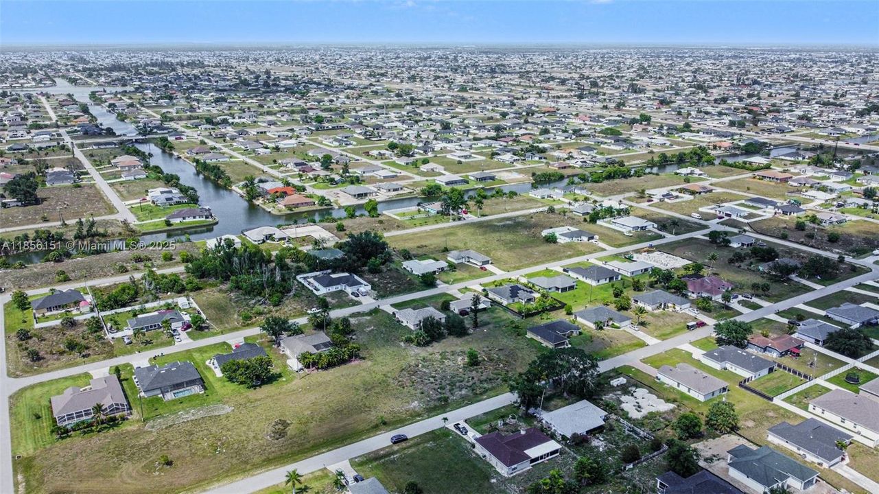 На продажу: $65,900 (0.23 acres)