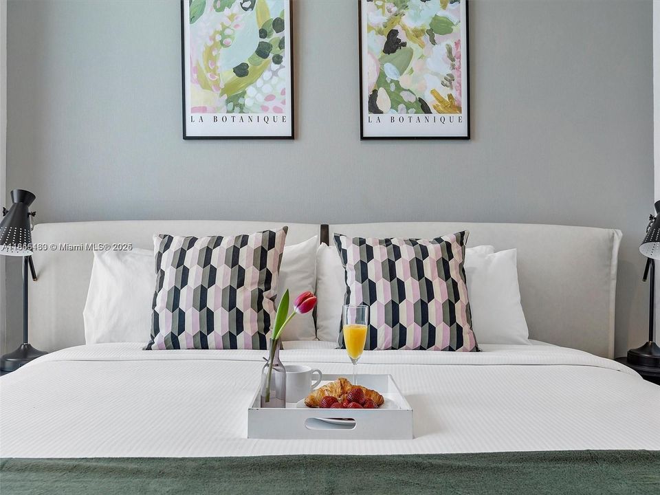 For Sale: $785,000 (1 beds, 1 baths, 579 Square Feet)