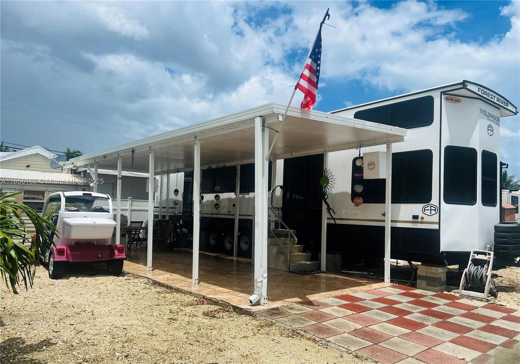 Golf Cart: 2010 GEM E4 Electric 4-Seater (Negotiable)