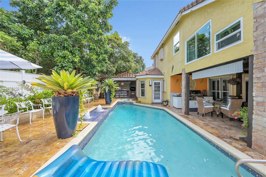 En Venta: $860,000 (4 camas, 3 baños, 2133 Pies cuadrados)