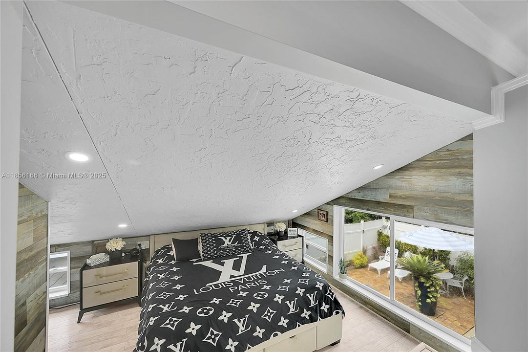 En Venta: $860,000 (4 camas, 3 baños, 2133 Pies cuadrados)