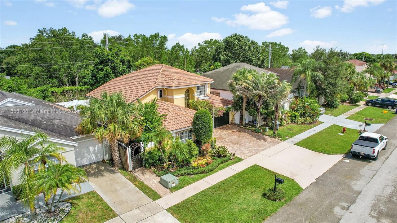 En Venta: $860,000 (4 camas, 3 baños, 2133 Pies cuadrados)