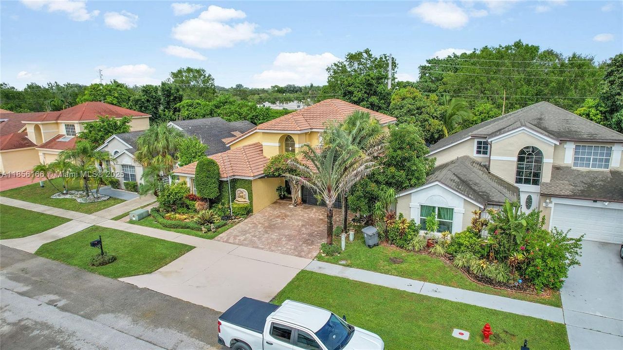 En Venta: $860,000 (4 camas, 3 baños, 2133 Pies cuadrados)