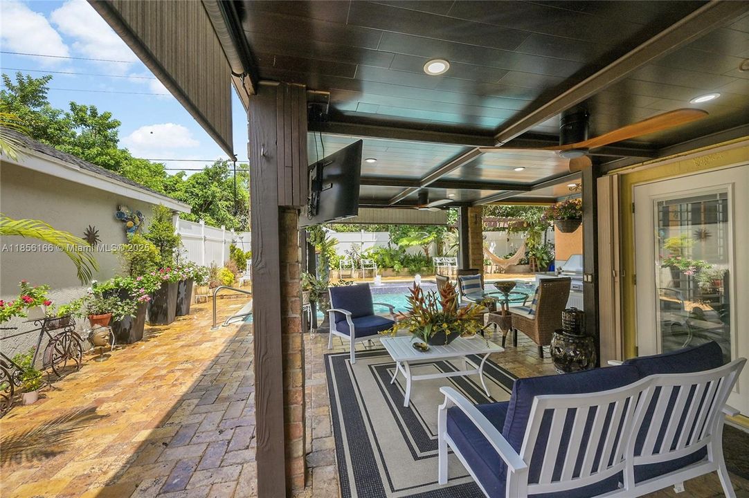 En Venta: $860,000 (4 camas, 3 baños, 2133 Pies cuadrados)