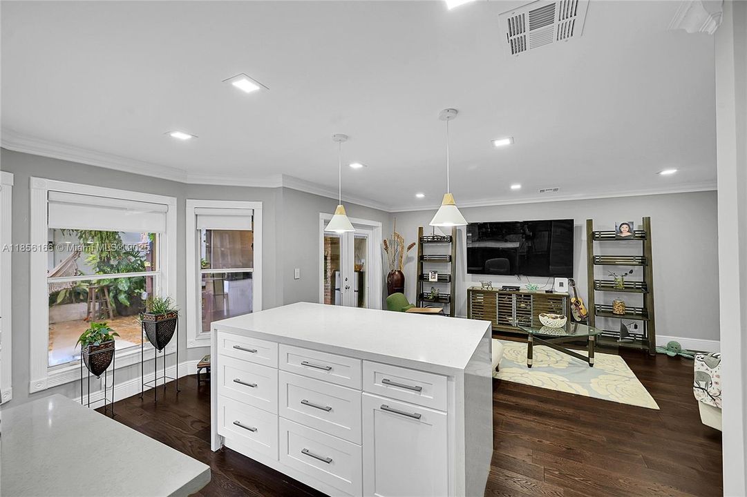 En Venta: $860,000 (4 camas, 3 baños, 2133 Pies cuadrados)