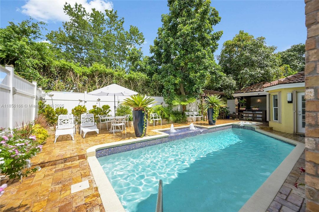 En Venta: $860,000 (4 camas, 3 baños, 2133 Pies cuadrados)