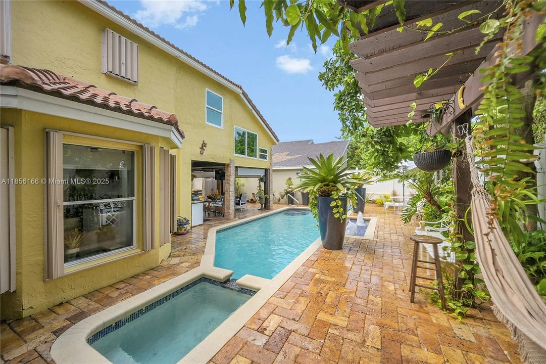 En Venta: $860,000 (4 camas, 3 baños, 2133 Pies cuadrados)