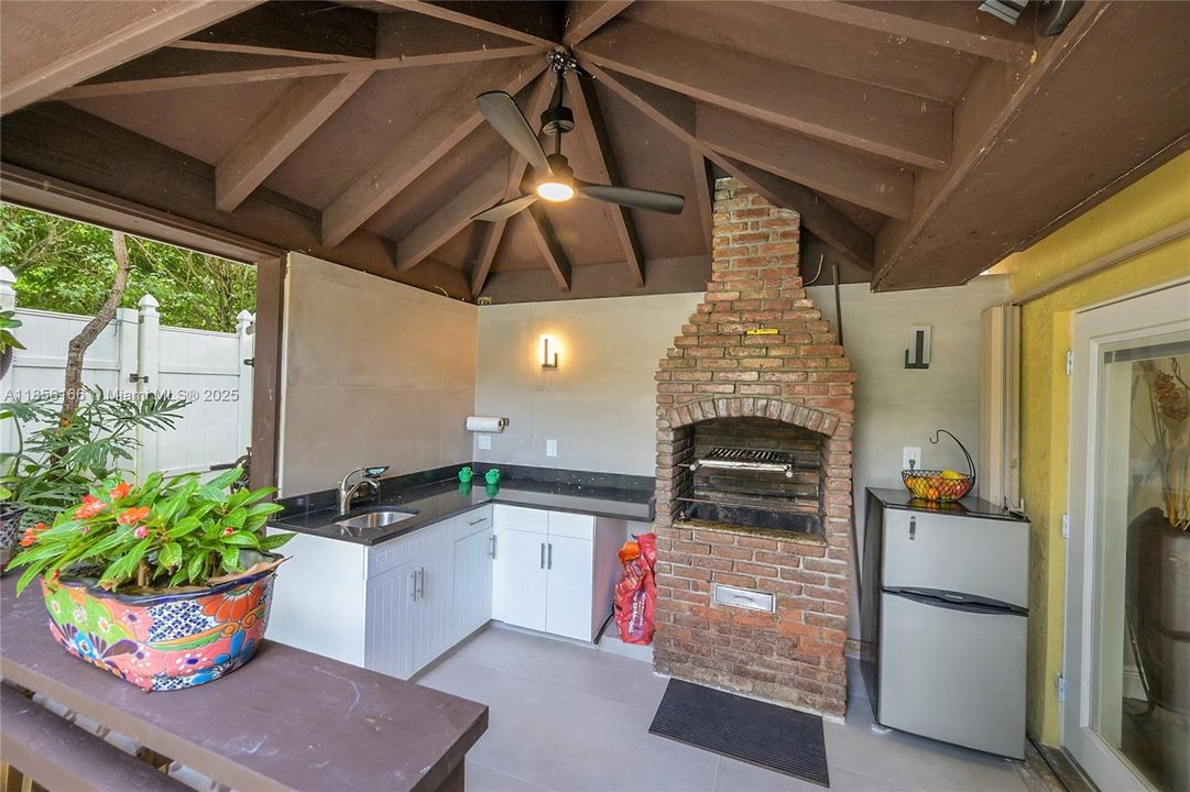 En Venta: $860,000 (4 camas, 3 baños, 2133 Pies cuadrados)