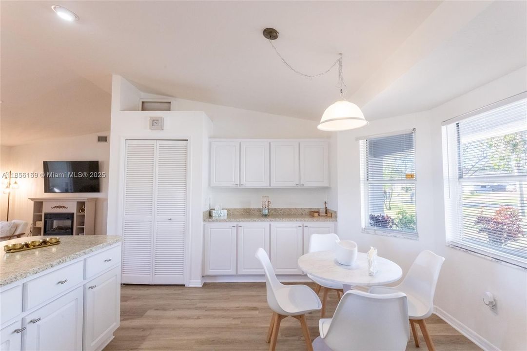 Kitchen dining overlooking the front entrance garden