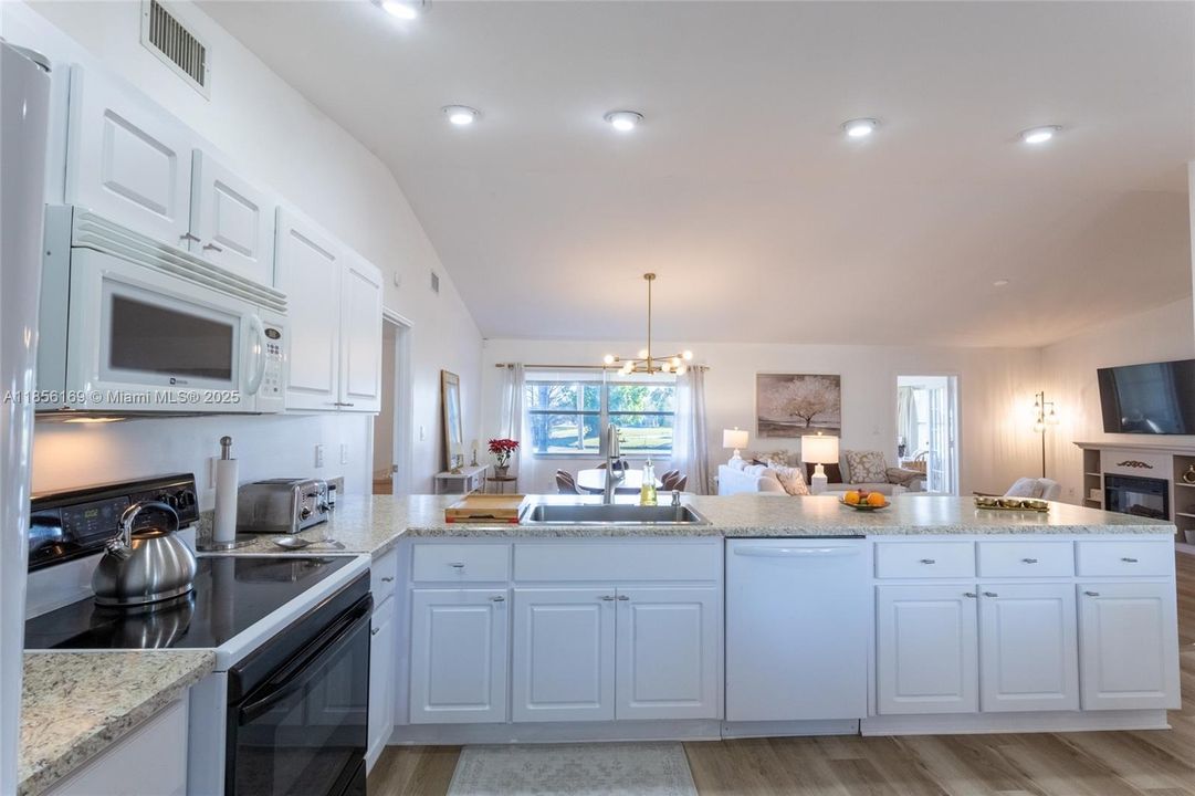 最近售出: $349,000 (3 贝兹, 2 浴室, 1694 平方英尺)