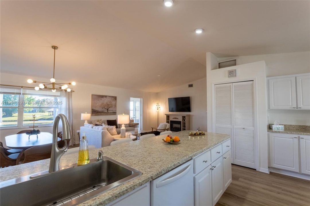 最近售出: $349,000 (3 贝兹, 2 浴室, 1694 平方英尺)