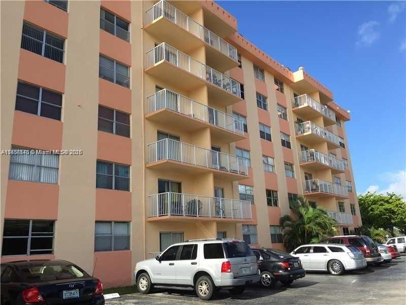 For Sale: $165,000 (1 beds, 1 baths, 658 Square Feet)