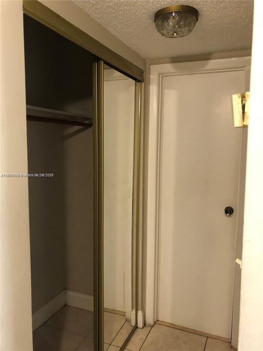 For Sale: $165,000 (1 beds, 1 baths, 658 Square Feet)