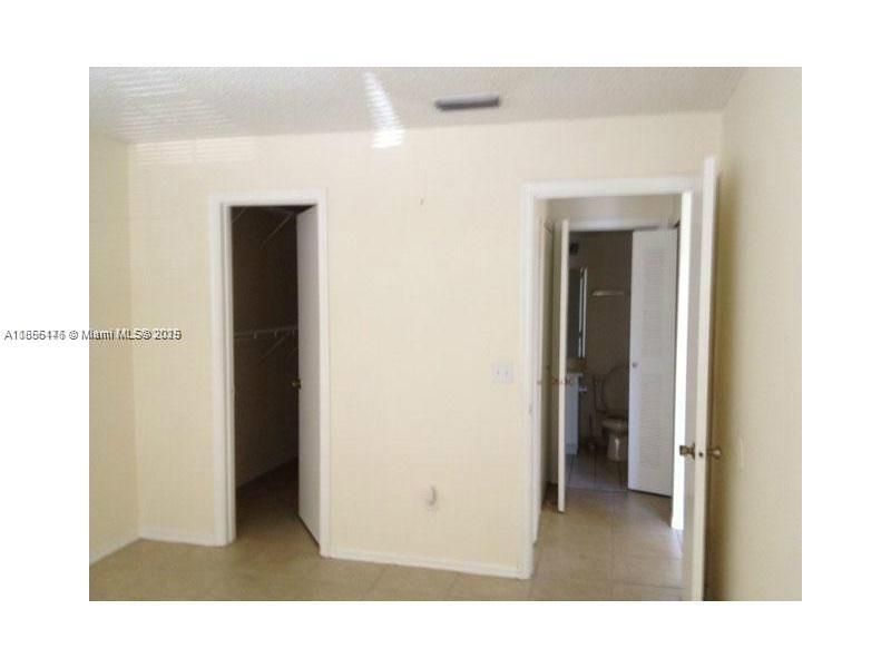 For Sale: $165,000 (1 beds, 1 baths, 658 Square Feet)