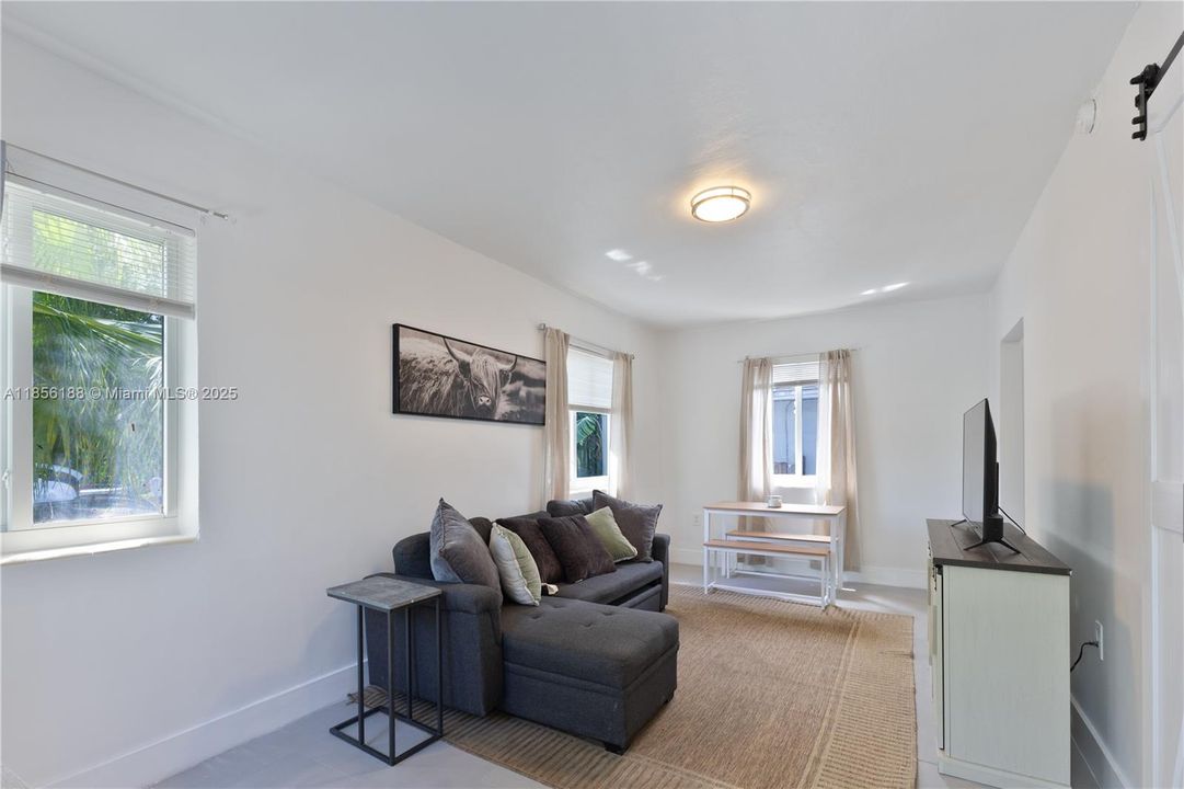 最近售出: $485,000 (0 贝兹, 0 浴室, 931 平方英尺)