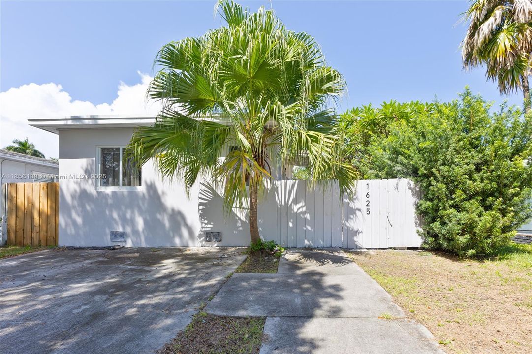 最近售出: $485,000 (0 贝兹, 0 浴室, 931 平方英尺)