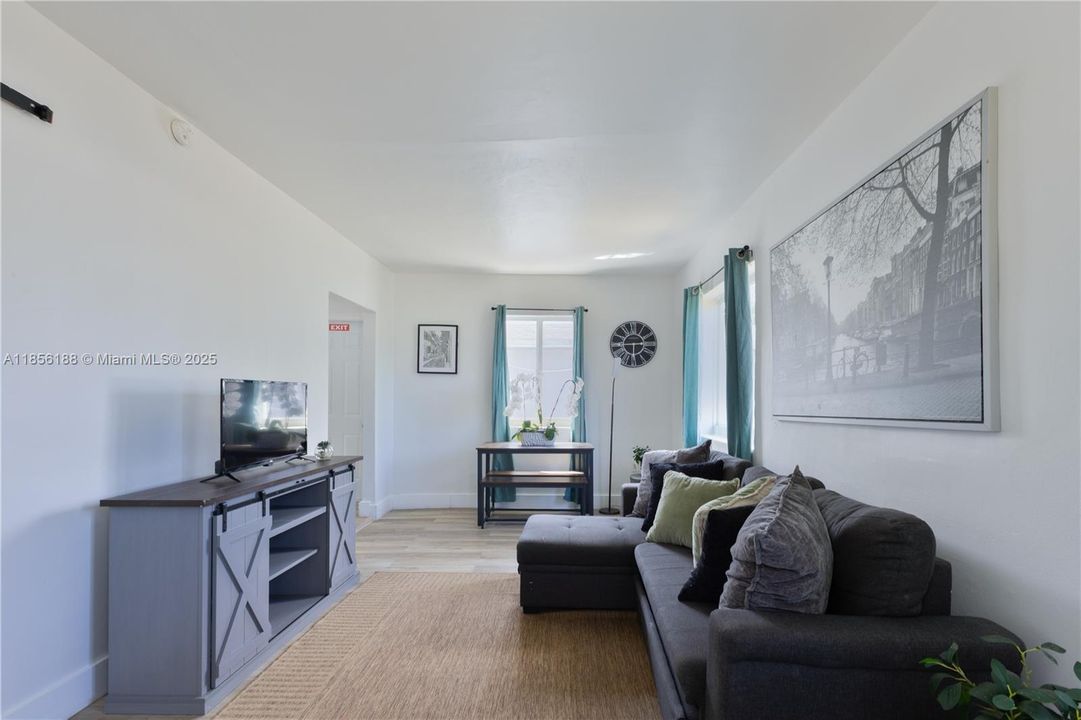 最近售出: $485,000 (0 贝兹, 0 浴室, 931 平方英尺)