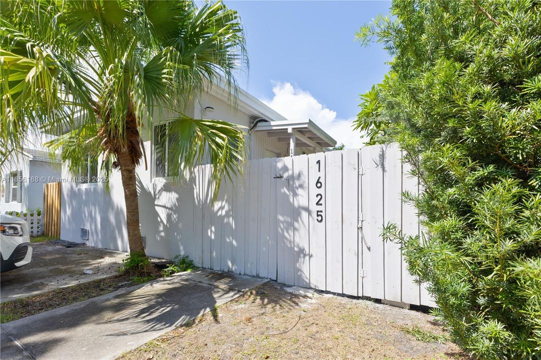 最近售出: $485,000 (0 贝兹, 0 浴室, 931 平方英尺)