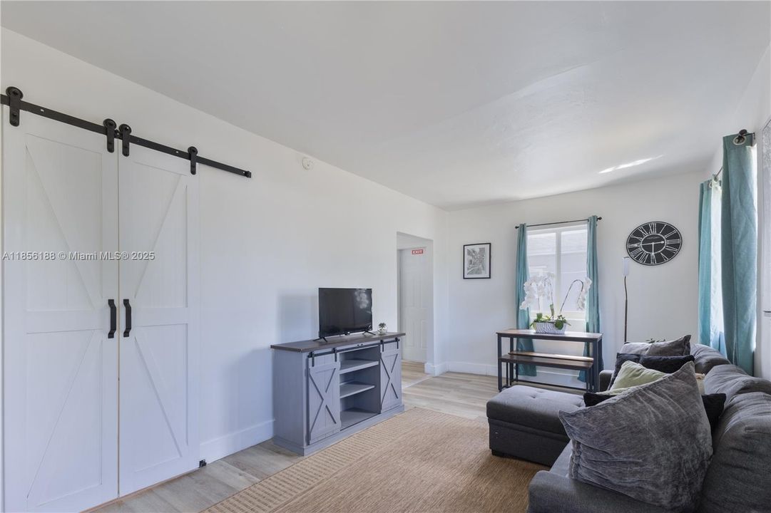 最近售出: $485,000 (0 贝兹, 0 浴室, 931 平方英尺)