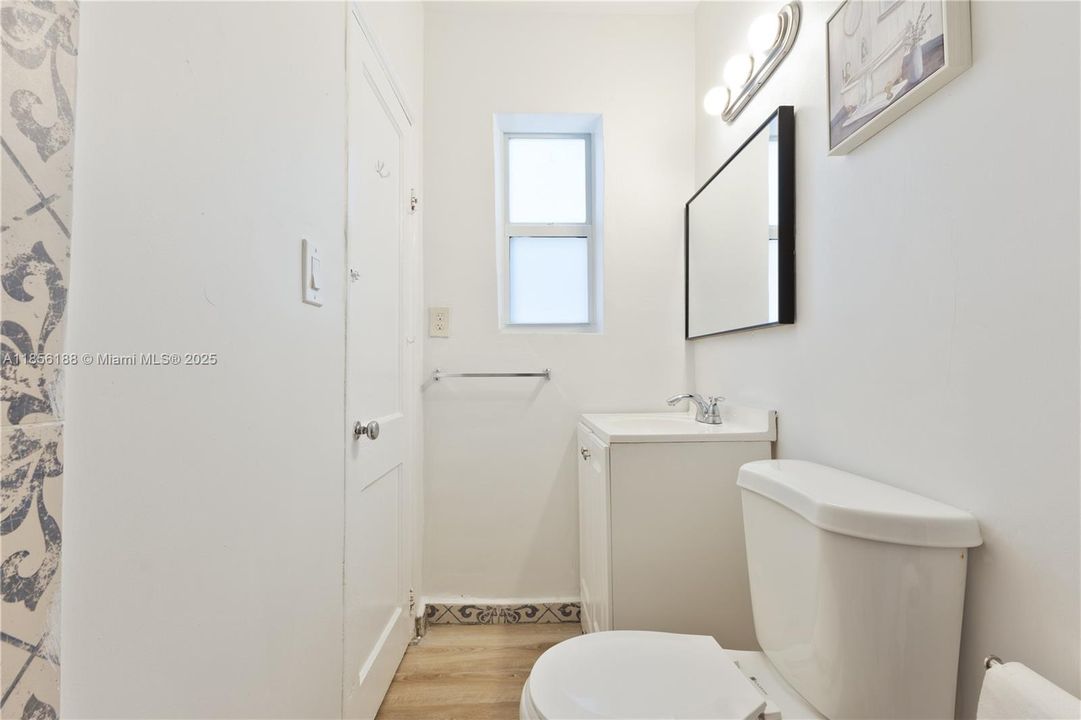 最近售出: $485,000 (0 贝兹, 0 浴室, 931 平方英尺)