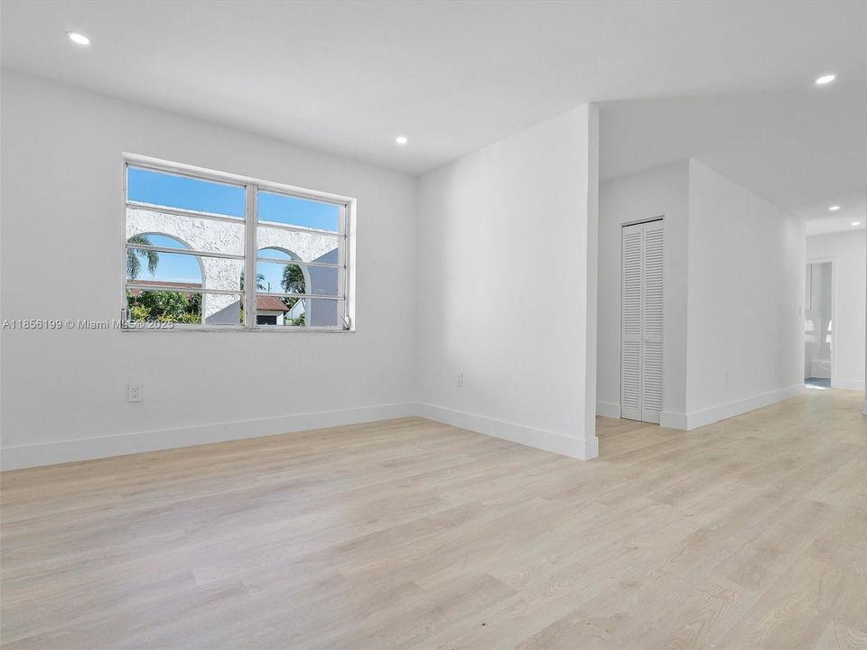 最近售出: $825,000 (3 贝兹, 2 浴室, 1633 平方英尺)