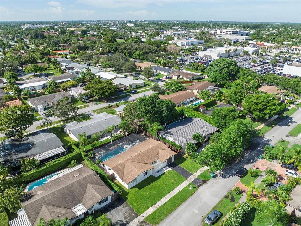 最近售出: $825,000 (3 贝兹, 2 浴室, 1633 平方英尺)