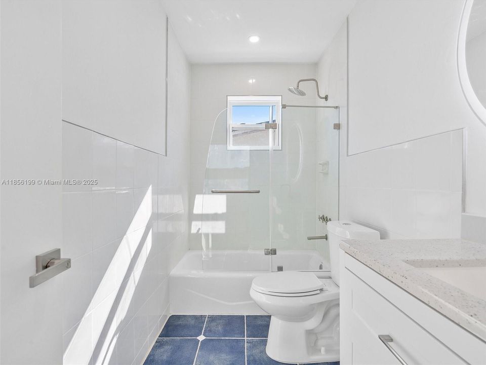 最近售出: $825,000 (3 贝兹, 2 浴室, 1633 平方英尺)