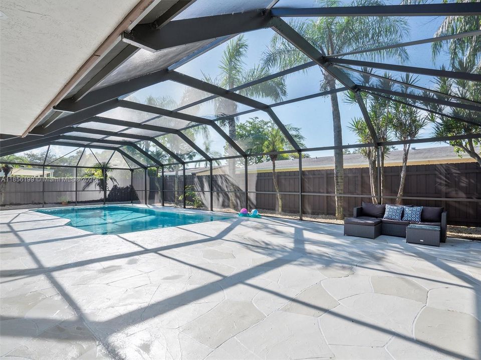 最近售出: $825,000 (3 贝兹, 2 浴室, 1633 平方英尺)