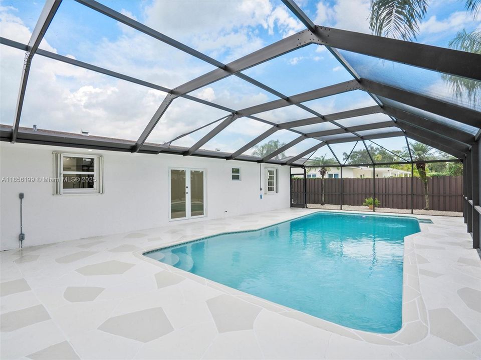 最近售出: $825,000 (3 贝兹, 2 浴室, 1633 平方英尺)