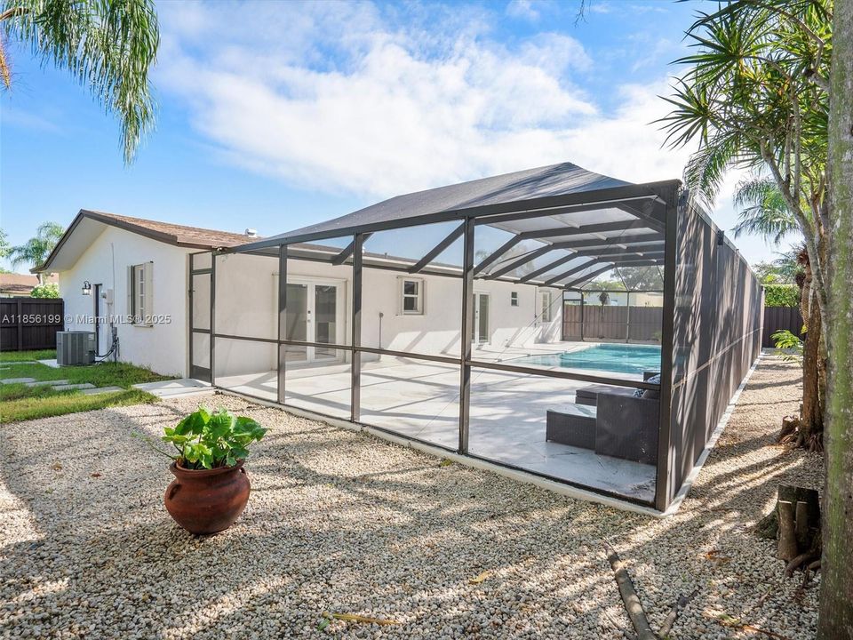 最近售出: $825,000 (3 贝兹, 2 浴室, 1633 平方英尺)