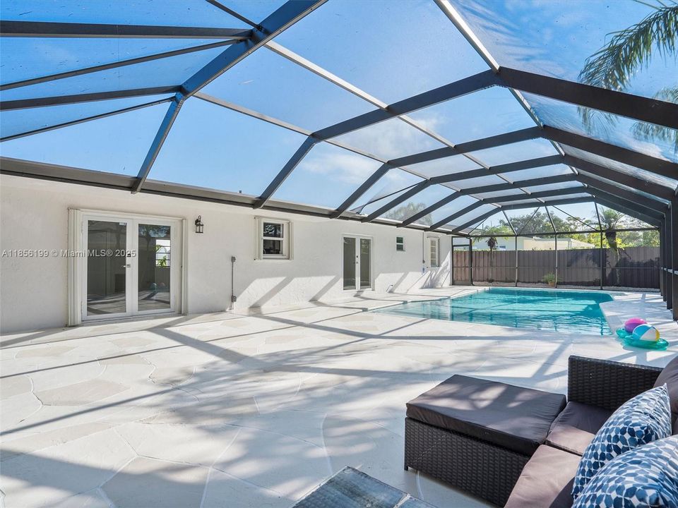 最近售出: $825,000 (3 贝兹, 2 浴室, 1633 平方英尺)