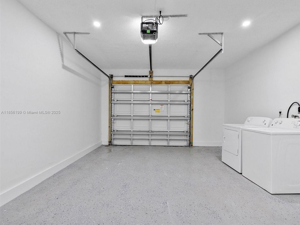 最近售出: $825,000 (3 贝兹, 2 浴室, 1633 平方英尺)