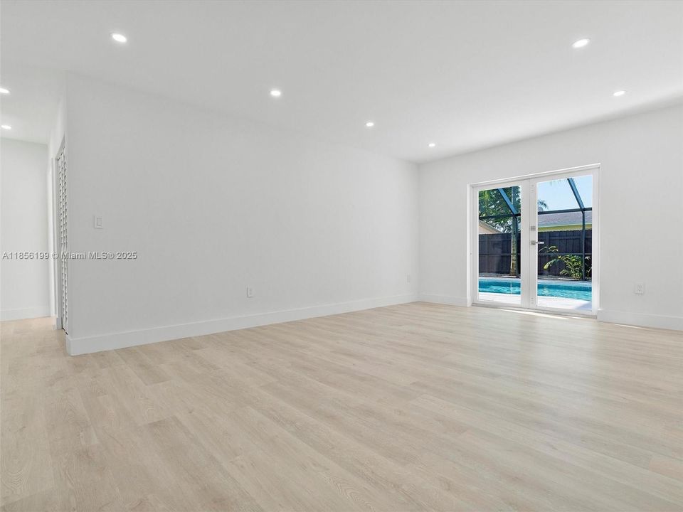 最近售出: $825,000 (3 贝兹, 2 浴室, 1633 平方英尺)