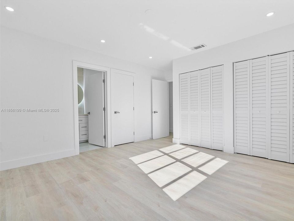 最近售出: $825,000 (3 贝兹, 2 浴室, 1633 平方英尺)