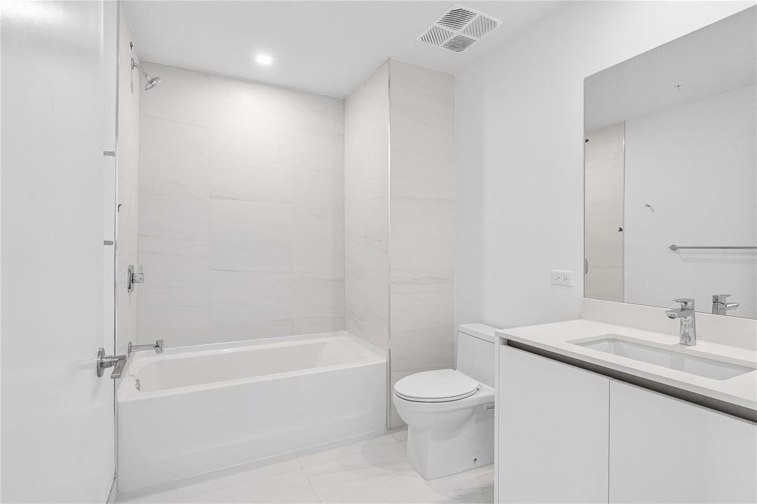 Bathroom #3 Tub