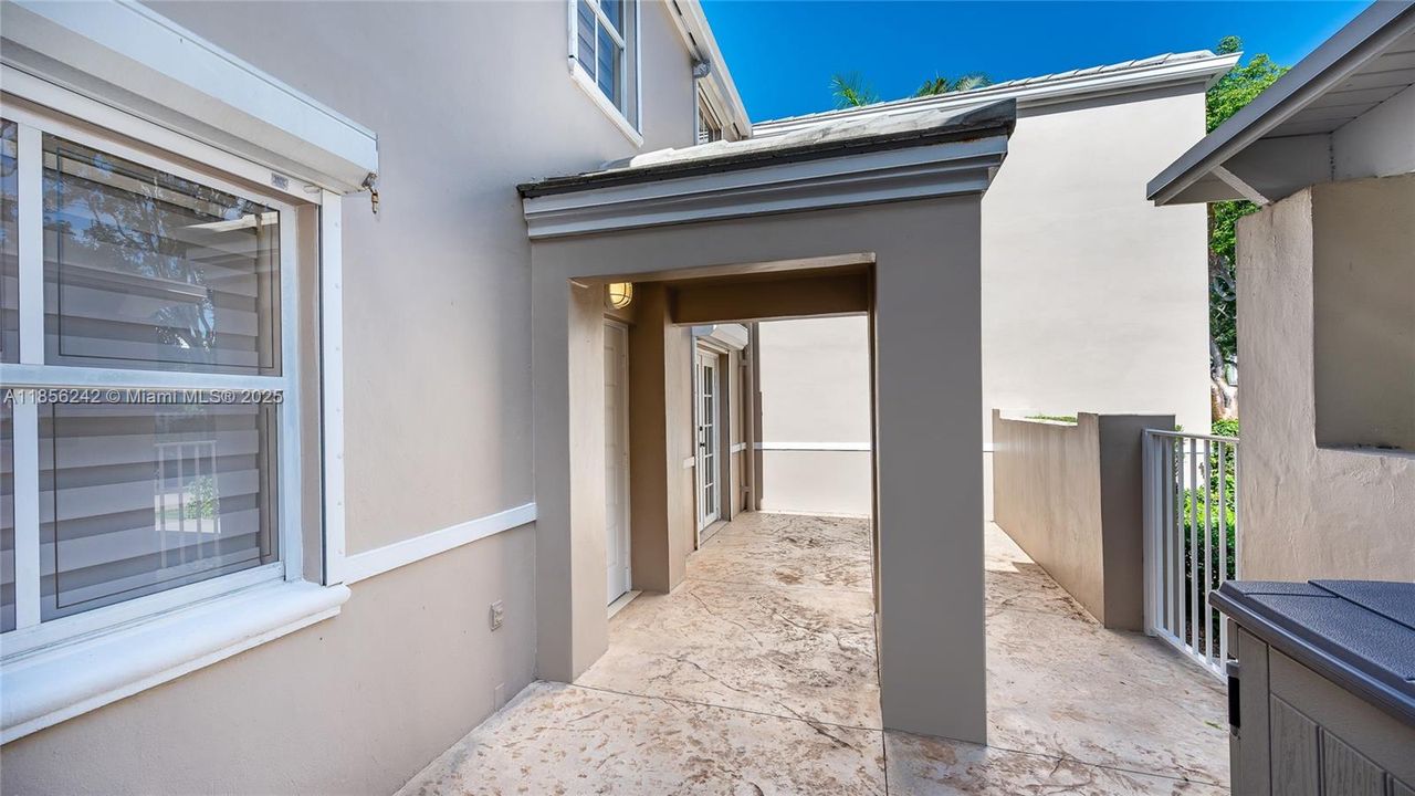 Vendido Recientemente: $785,000 (2 camas, 2 baños, 1456 Pies cuadrados)