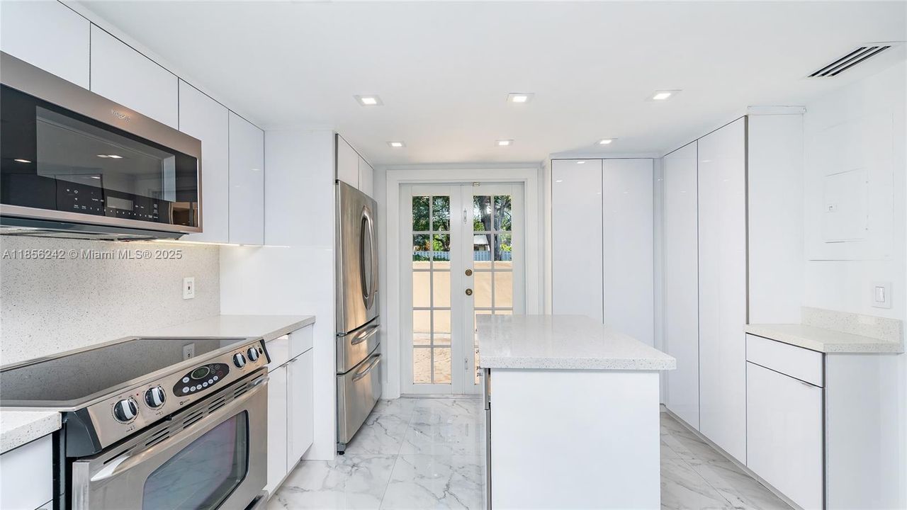 Vendido Recientemente: $785,000 (2 camas, 2 baños, 1456 Pies cuadrados)