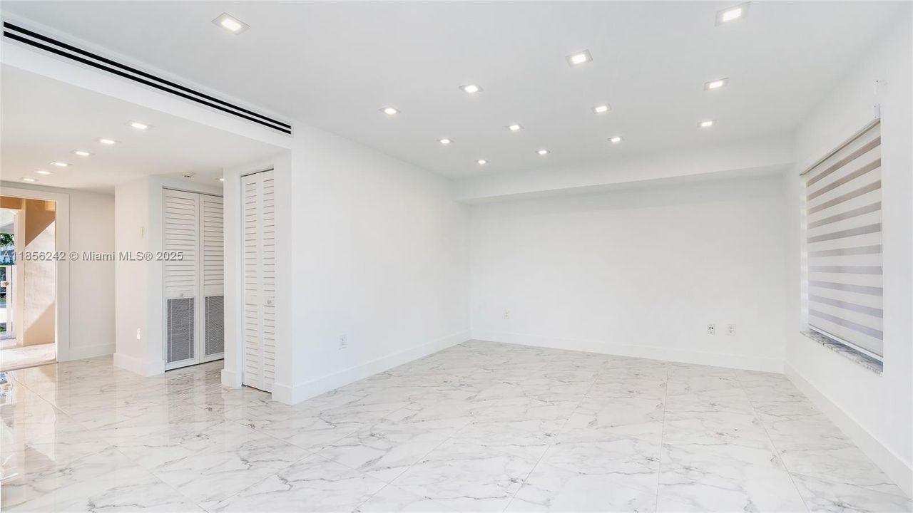 Vendido Recientemente: $785,000 (2 camas, 2 baños, 1456 Pies cuadrados)