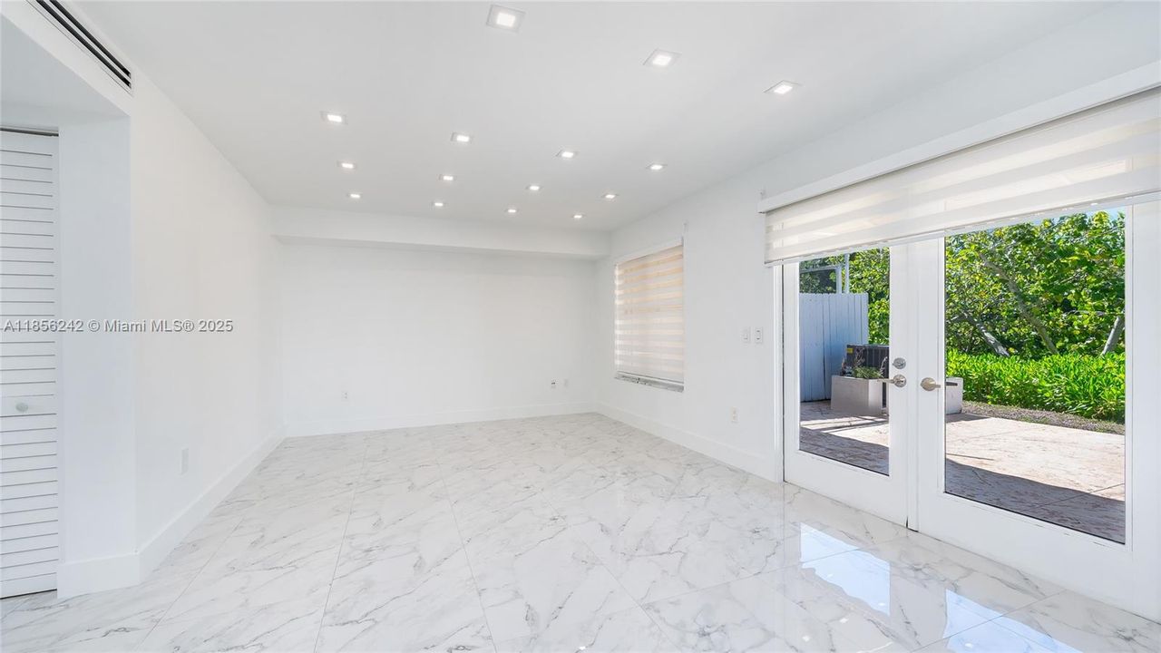 Vendido Recientemente: $785,000 (2 camas, 2 baños, 1456 Pies cuadrados)