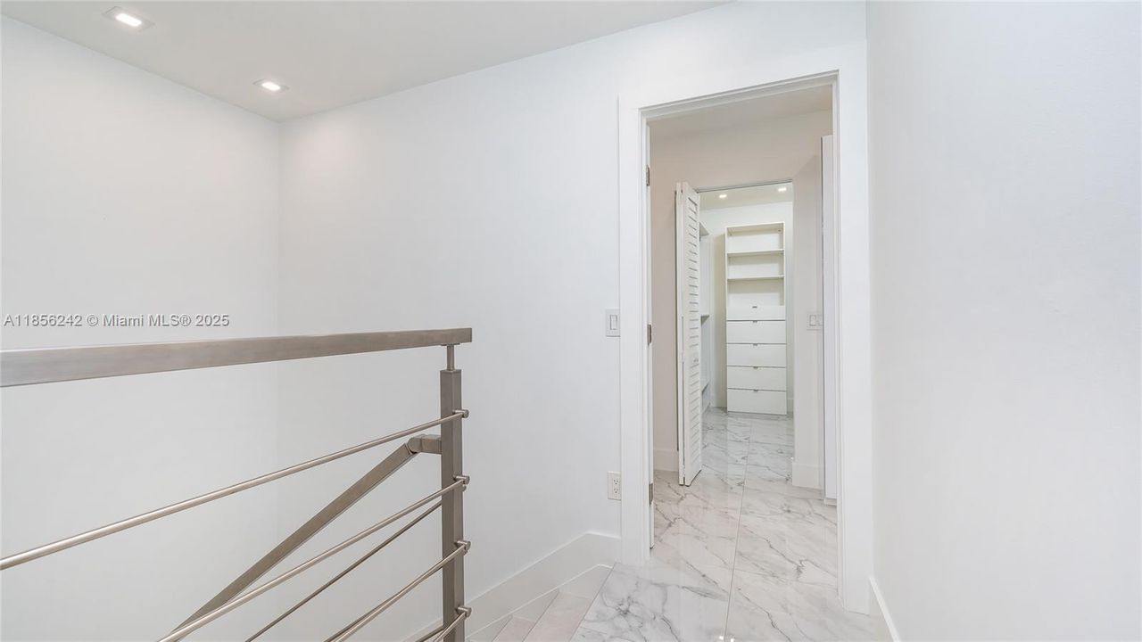 Vendido Recientemente: $785,000 (2 camas, 2 baños, 1456 Pies cuadrados)